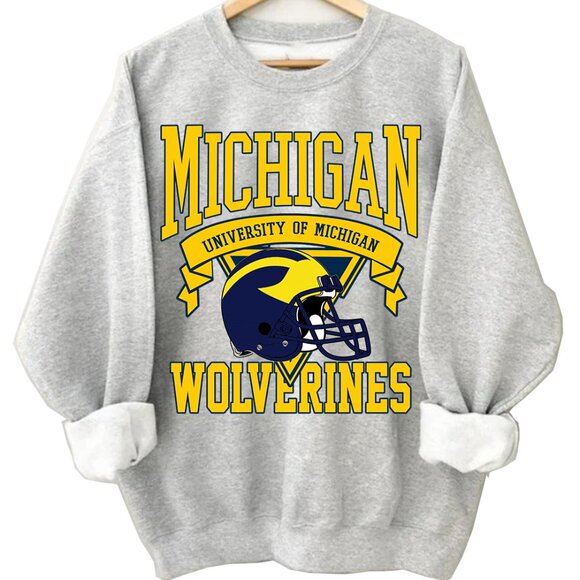 University of Michigan Sweatshirt Vintage Style Michigan Wolverines Shirt Tee - Picture 1 of 2